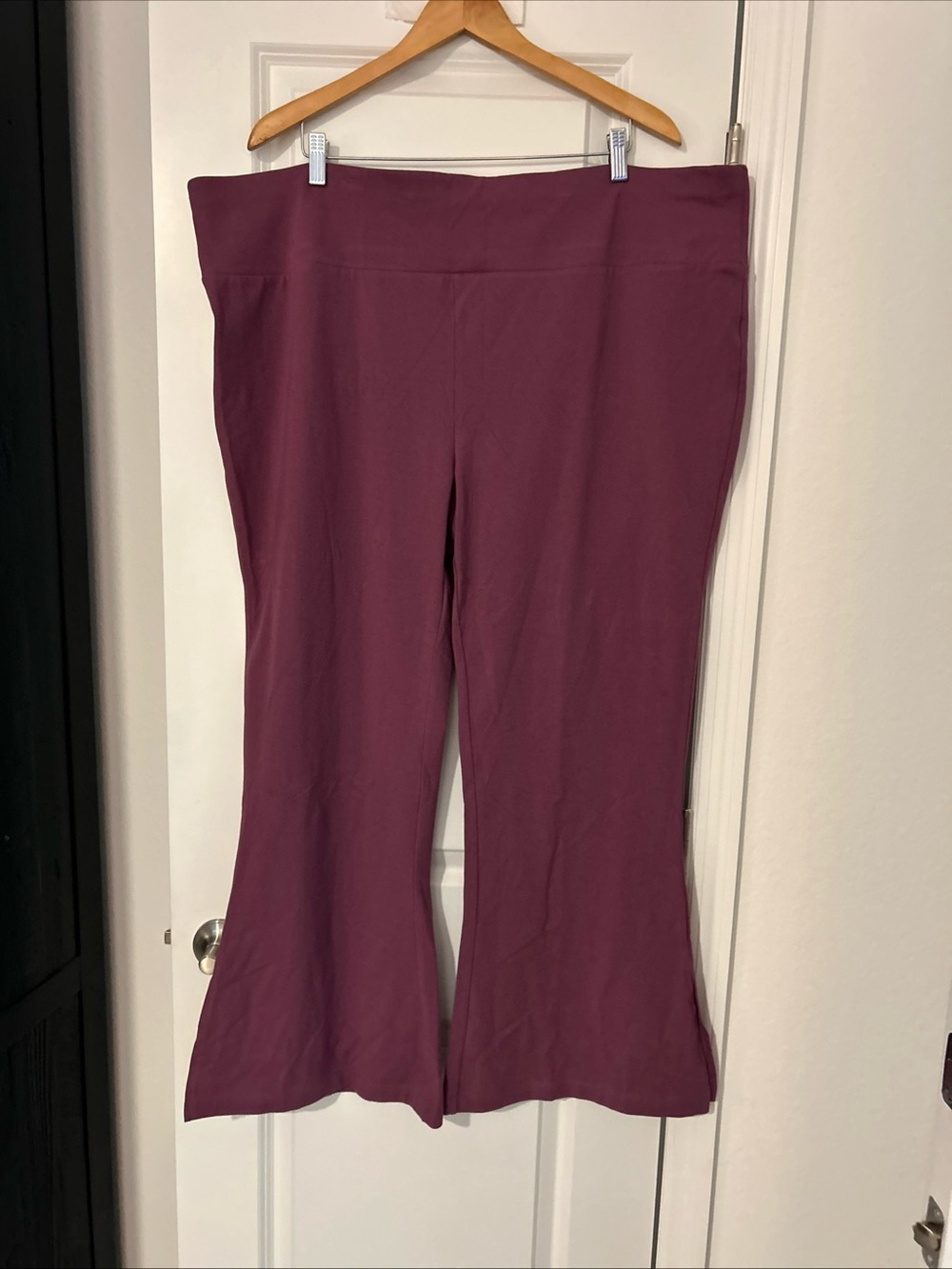 Terra & Sky Women's  Flare Leggings, High Rise, 30” Inseam- 4x- NWT- Purple